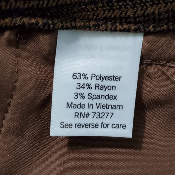 Croft & Barrow, women's plaid pull on tapered trousers. New without tags. - Picture 8 of 9